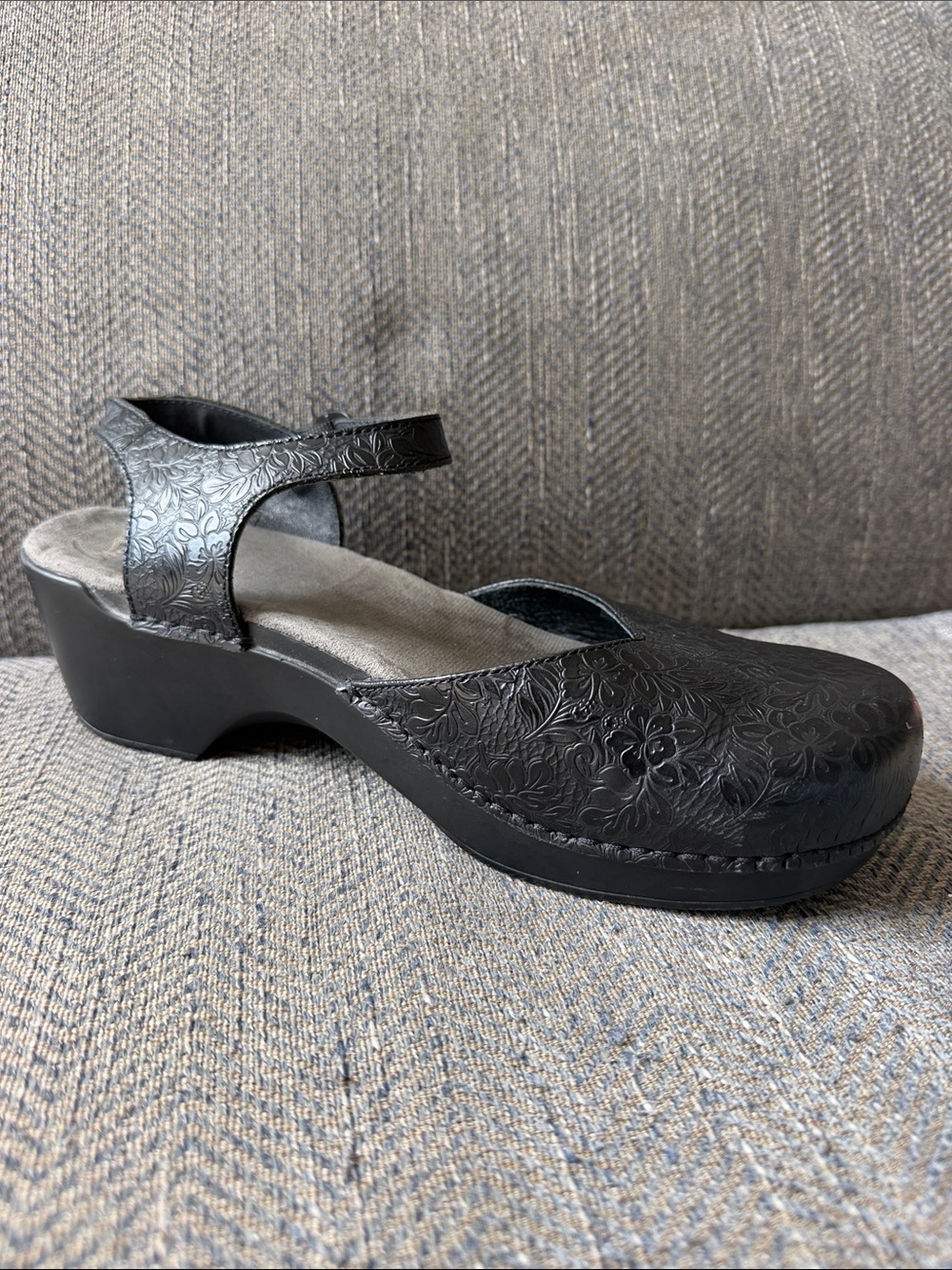 Dansko Sam Black Leather Floral Embossed Mary Jane Clogs Size: 43